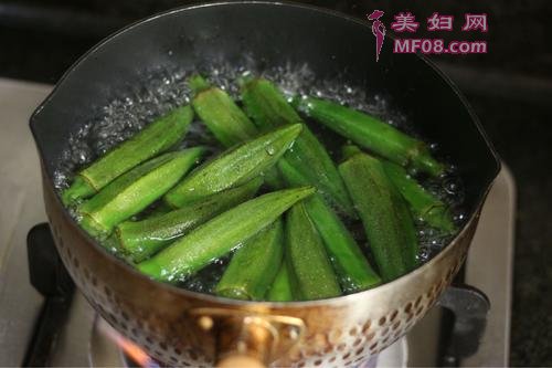油泼秋葵的做法