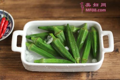 油泼秋葵的做法