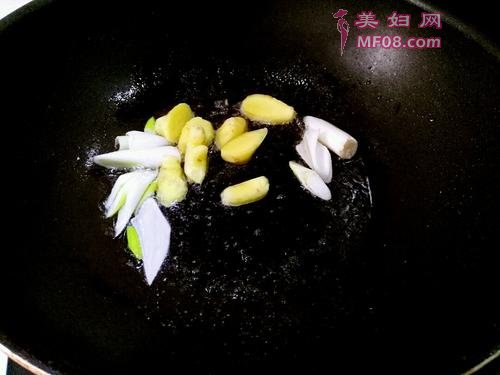 杏鲍菇炖猪大骨的做法