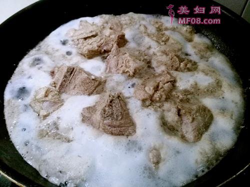 杏鲍菇炖猪大骨的做法