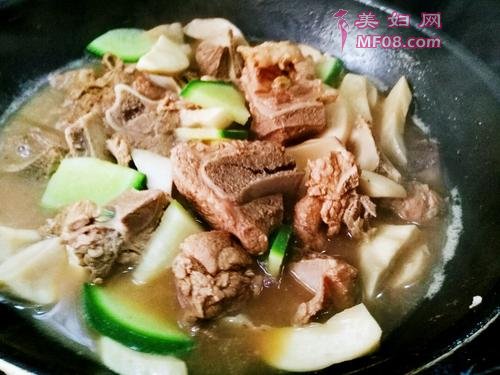 杏鲍菇炖猪大骨的做法