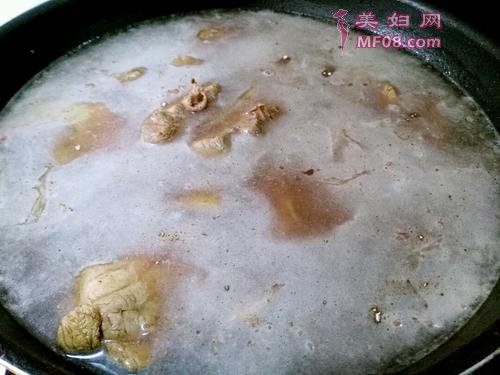 杏鲍菇炖猪大骨的做法