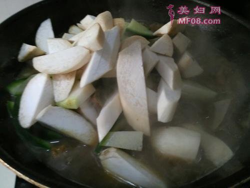 杏鲍菇炖猪大骨的做法
