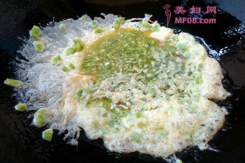 苦瓜斩蛋的做法