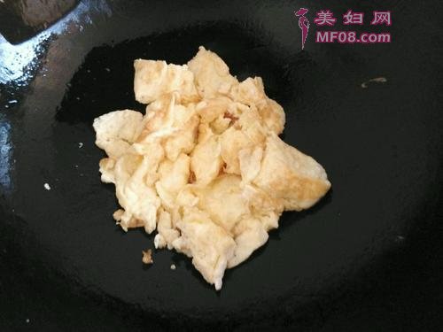 大葱木耳炒鸡蛋的做法