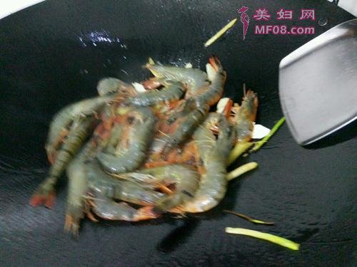Ϻ