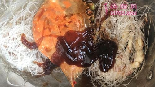 螃蟹粉丝煲的做法