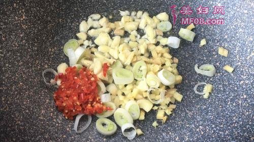 螃蟹粉丝煲的做法