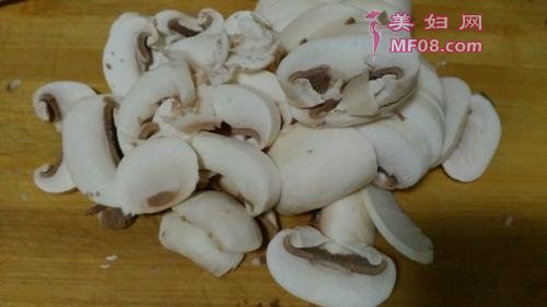 鲜蘑炒肉片的做法