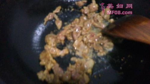 鲜蘑炒肉片的做法