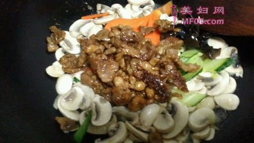 鲜蘑炒肉片的做法