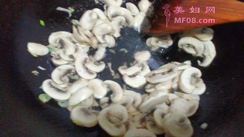 鲜蘑炒肉片的做法