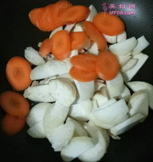 杏鲍菇炒胡萝卜的做法
