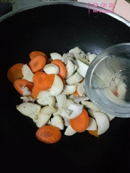 杏鲍菇炒胡萝卜的做法