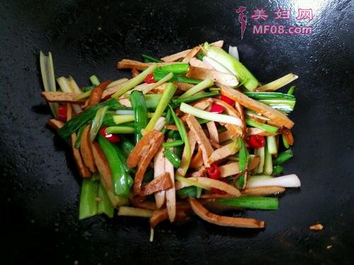 豆腐干炒蒜苗的做法