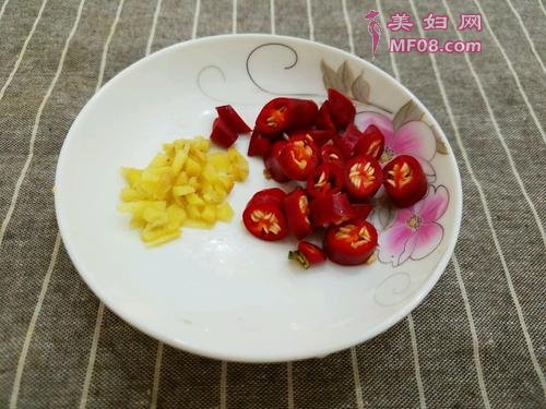豆腐干炒蒜苗的做法