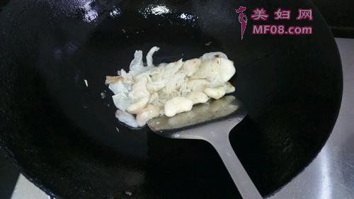 秋葵百合炒菱角的做法
