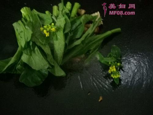 菜心炒肉的做法