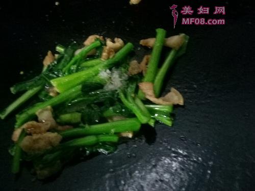 菜心炒肉的做法