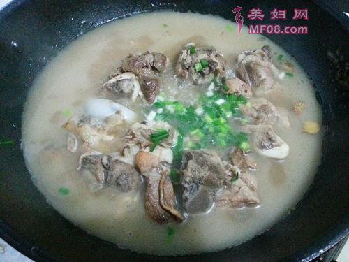 墨鱼干炖大骨的做法