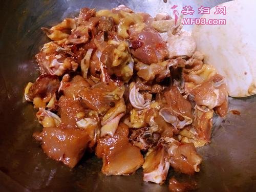 茶树菇干锅鸡的做法