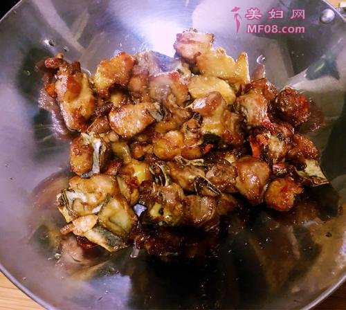 茶树菇干锅鸡的做法