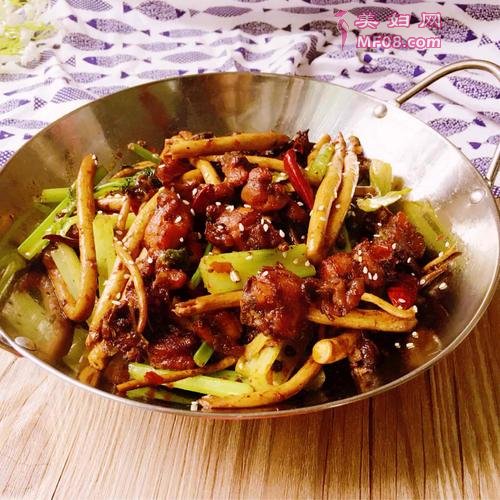茶树菇干锅鸡的做法