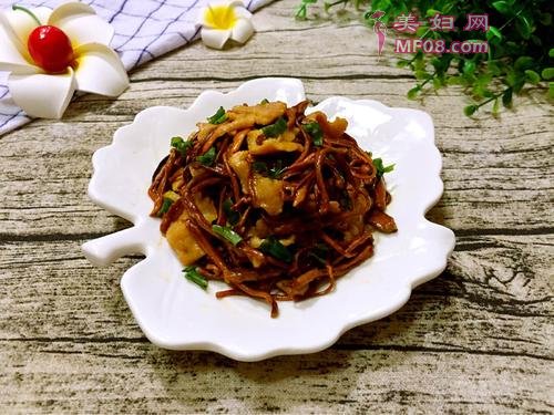 虫草花炒肉的做法