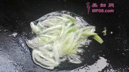 鸡蛋炒饼的做法