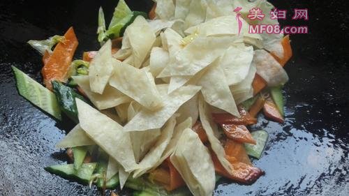 鸡蛋炒饼的做法