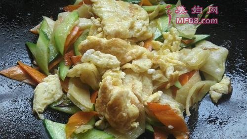 鸡蛋炒饼的做法