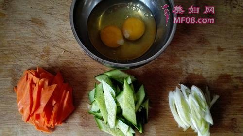 鸡蛋炒饼的做法