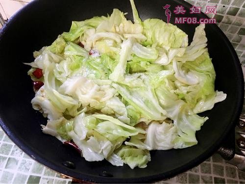 锅炝圆白菜的做法