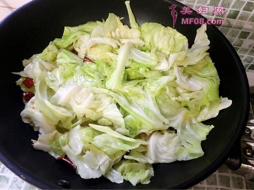 锅炝圆白菜的做法