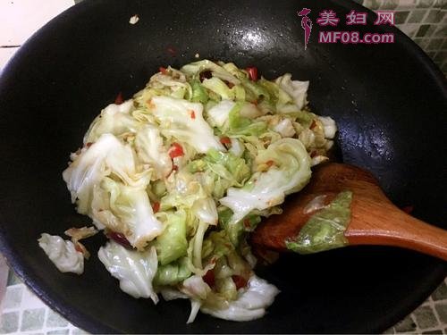 锅炝圆白菜的做法