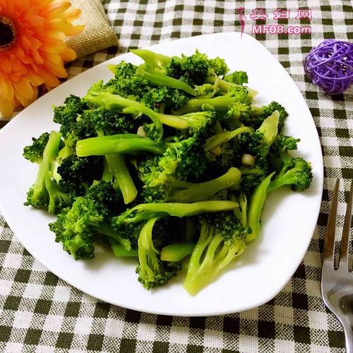 炒西兰花的做法