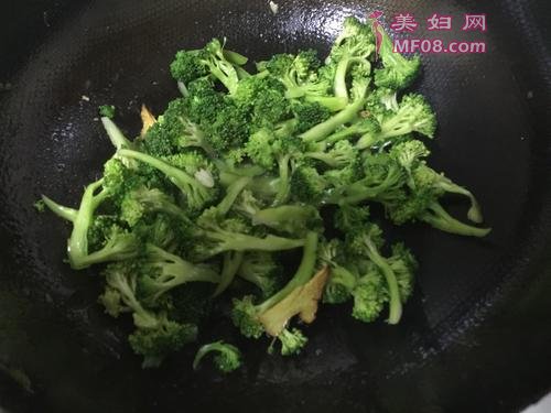 炒西兰花的做法