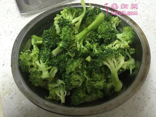 炒西兰花的做法