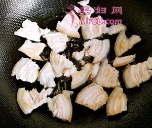 五花肉炒板栗的做法步骤2