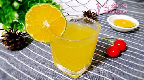 青橘蜜气泡水的做法