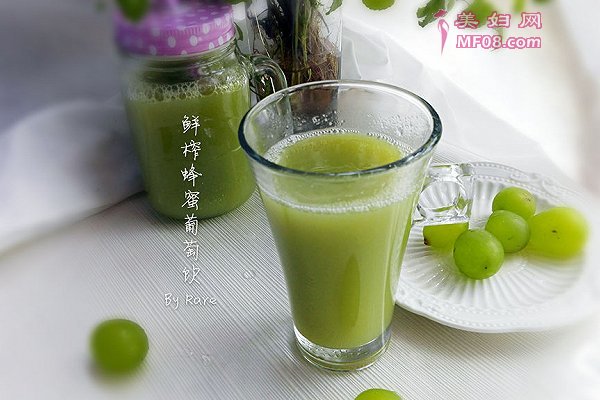 鲜榨蜂蜜葡萄饮的做法
