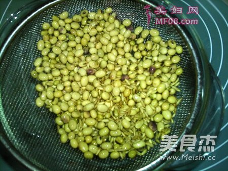 燕麦核桃红枣豆浆的做法