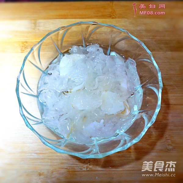 银耳雪梨金桔羹的做法