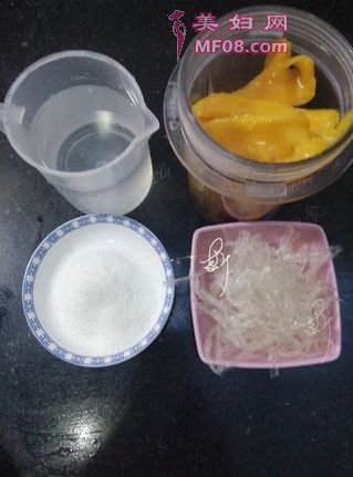 芒果冻酸奶杯