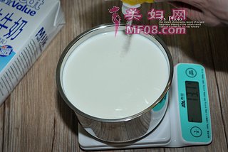 自制水果酸奶杯