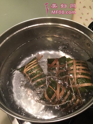 广东咸肉蛋黄粽子