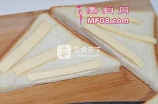 鸡蛋香肠三明治
