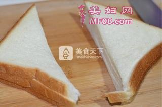 鸡蛋香肠三明治