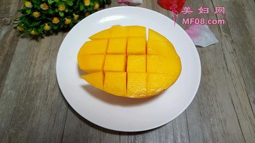 椰浆芒果紫米粥的做法
