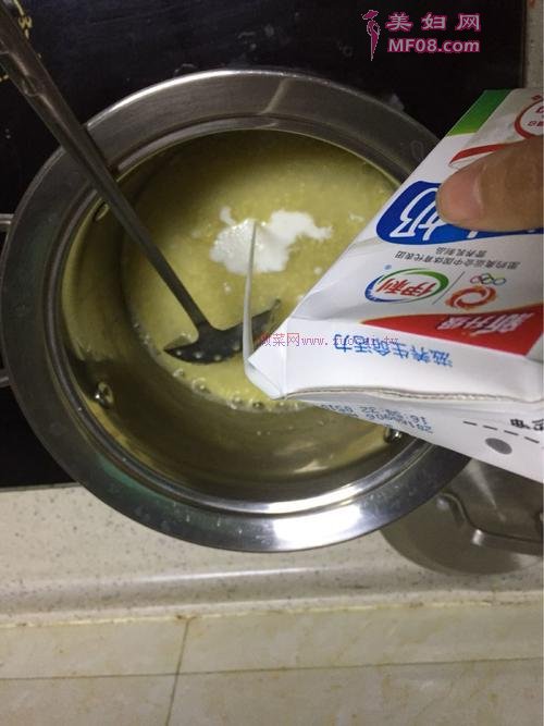 小米牛奶蛋花粥的做法